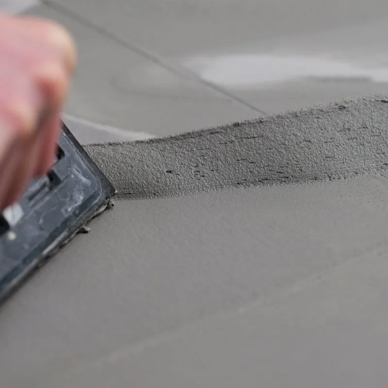 ARDEX G 11 – Bodenspachtelmasse wird aufgetragen