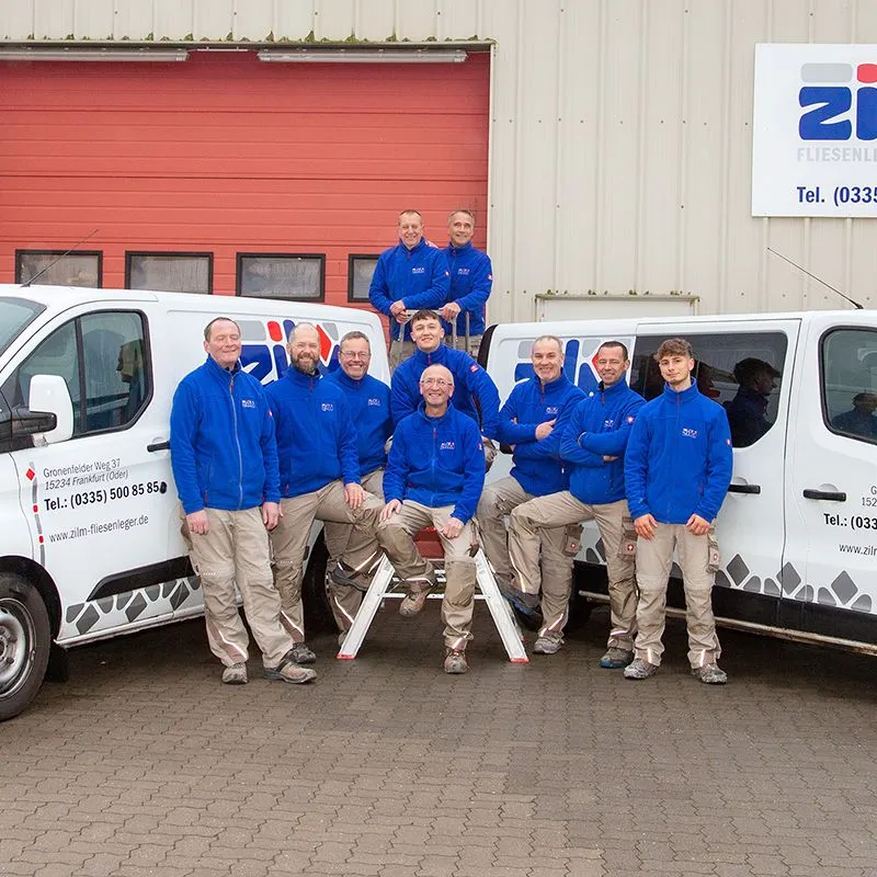 Team Zilm Fliesenlegermeister in Arbeitskleidung
